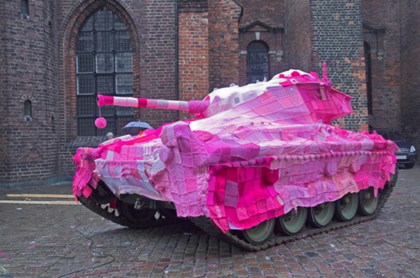 C:\Documents and Settings\Staff\Local Settings\Temp\XPgrpwise\pink-M24-Chaffee-Marianne-Jorgensen-2006.jpg